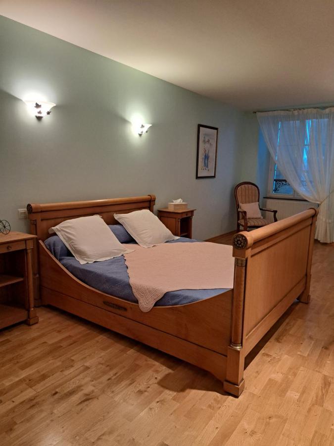 Bed and Breakfast Chambre D'Hotes Le Val Du Chapelain Montigny-la-Resle Exteriér fotografie